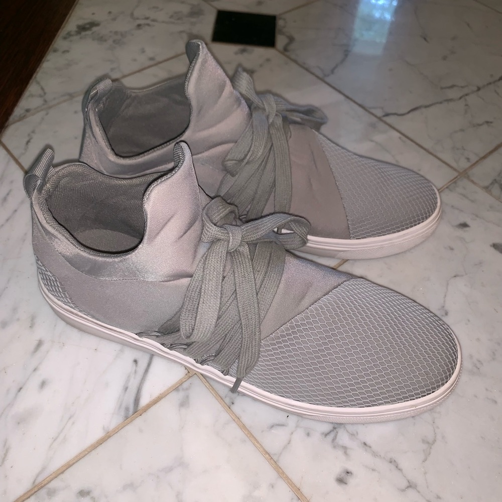 Steve Madden lace up sneakers!